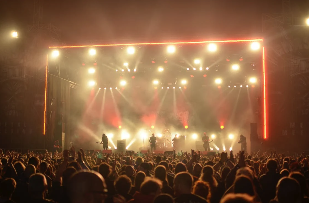 Konser Sahnesi Kirala